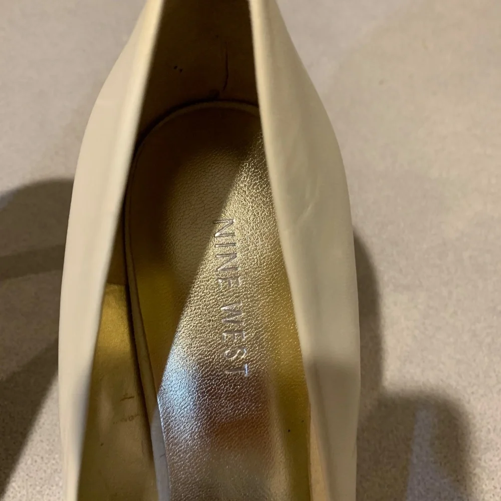 Nine West Cream/Gold Leather Pumps sz 8.5